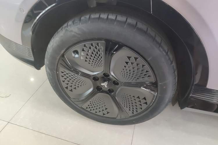 Used VOYAH COURAGE 2024 Four-Wheel Drive Global Edition Right Rear Wheel Hub
