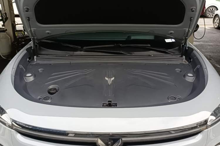 Used VOYAH COURAGE 2024 Long-Range Supercharge Edition Engine Bay