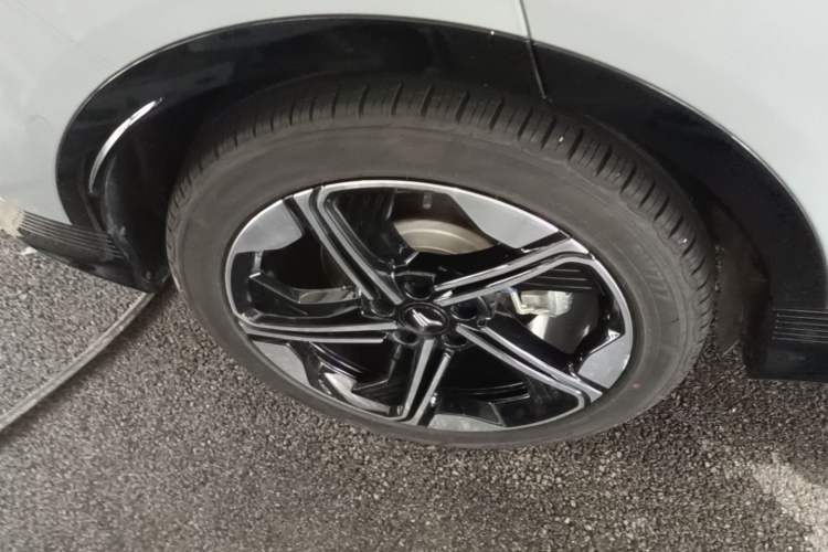 Used VOYAH COURAGE 2024 Long-Range Supercharge Edition Right Rear Wheel Hub