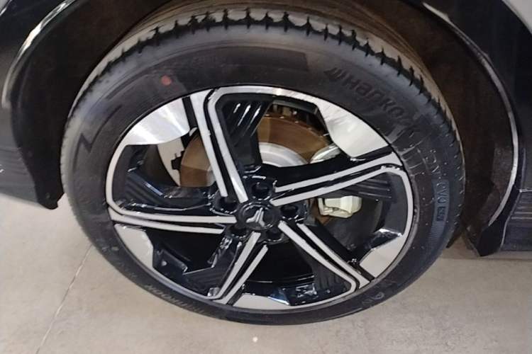 Used VOYAH COURAGE 2024 Long-Range Supercharge Edition Right Rear Wheel Hub