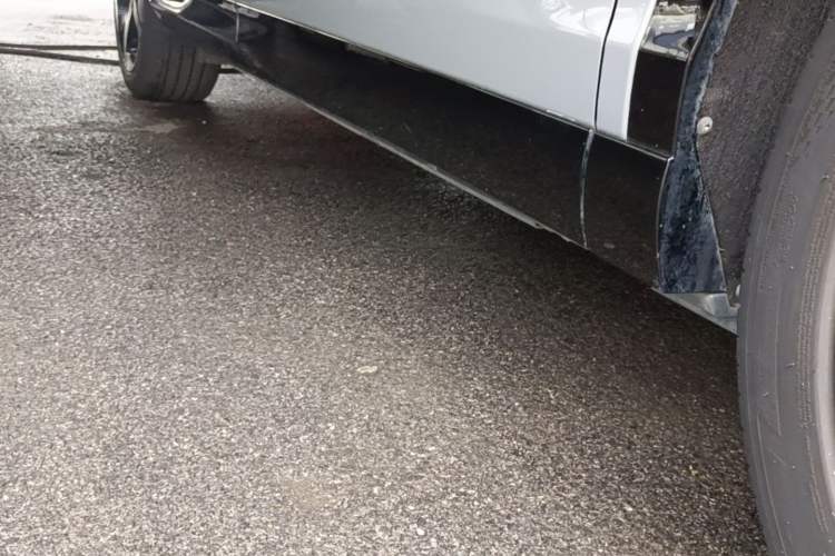 Used VOYAH COURAGE 2024 Long-Range Supercharge Edition Right Side Sill