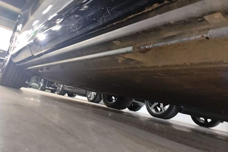 Used VOYAH COURAGE 2024 Long-Range Supercharge Edition Right Side Sill