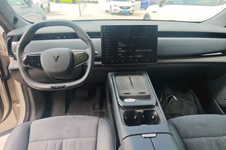 Used VOYAH COURAGE 2024 Long-Range Supercharge Edition Center Console