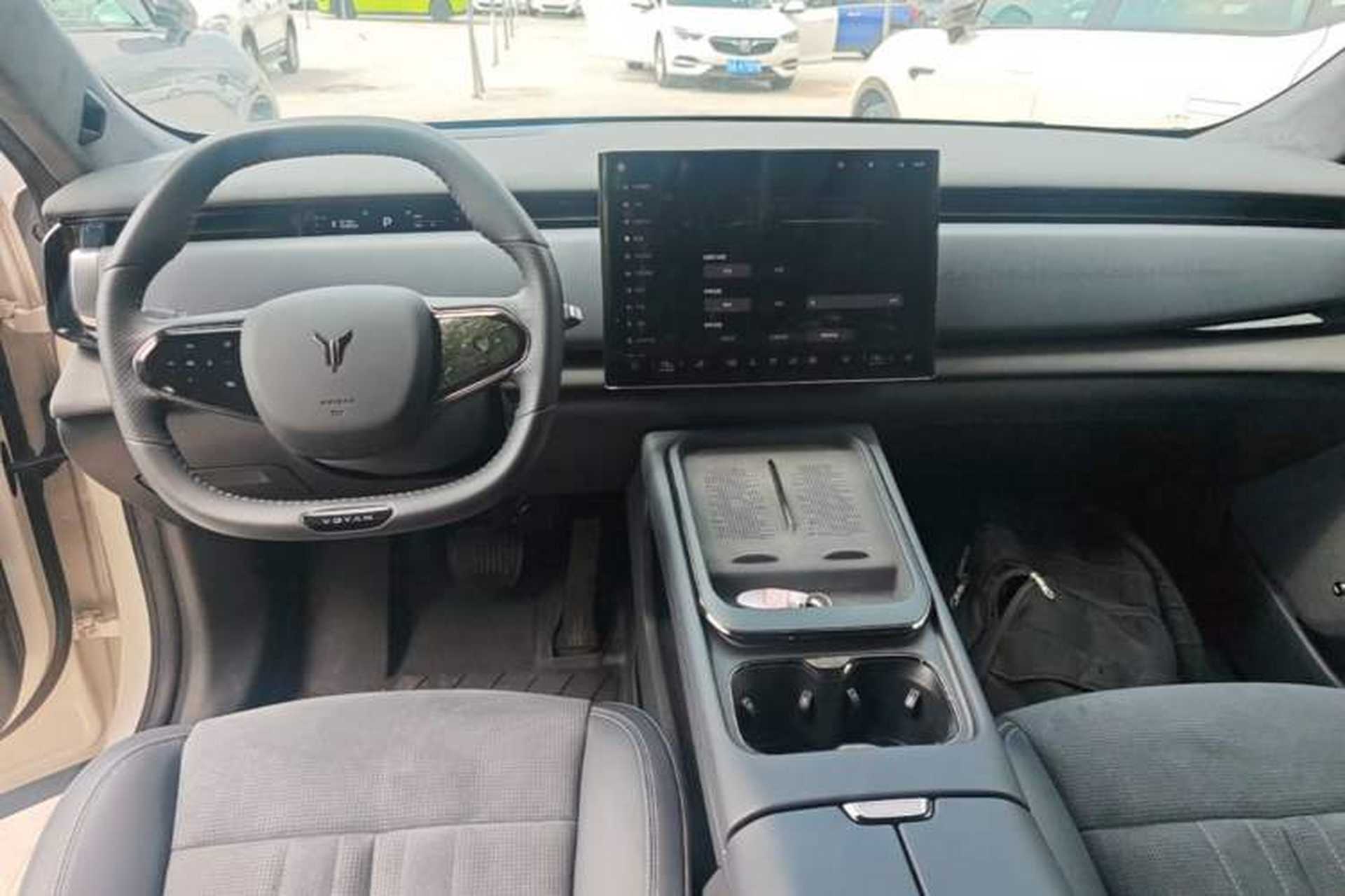 Used VOYAH COURAGE 2024 Long-Range Supercharge Edition Center Console