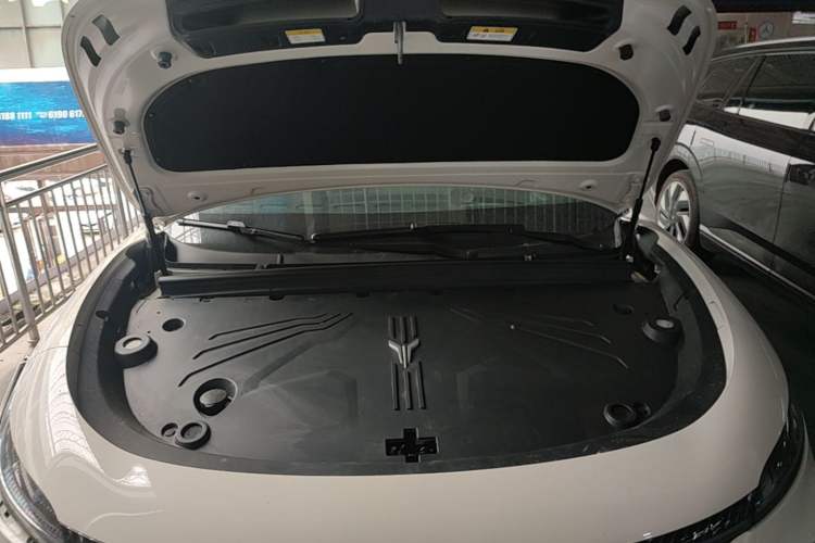 Used VOYAH COURAGE 2024 Long-Range Smart Edition Engine Bay