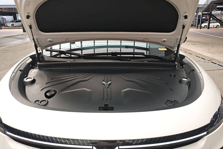 Used VOYAH COURAGE 2024 Long-Range Smart Edition Engine Bay