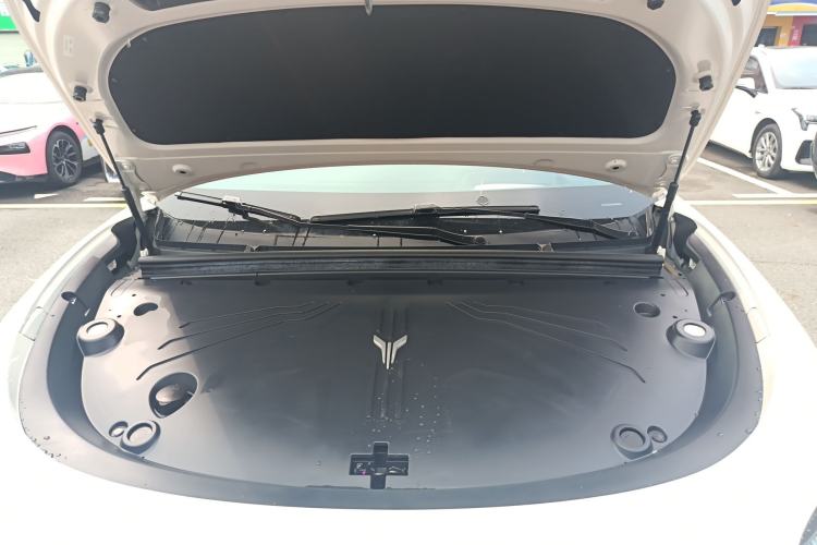 Used VOYAH COURAGE 2024 Long-Range Smart Edition Engine Bay
