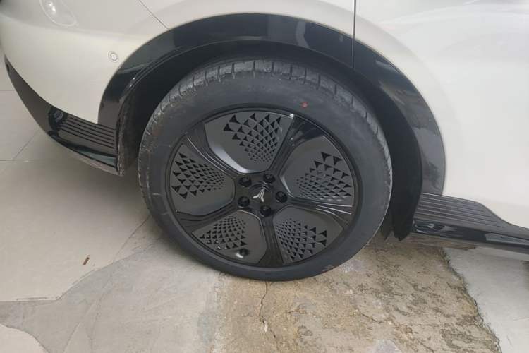 Used VOYAH COURAGE 2024 Four-Wheel Drive Global Edition Exterior 5