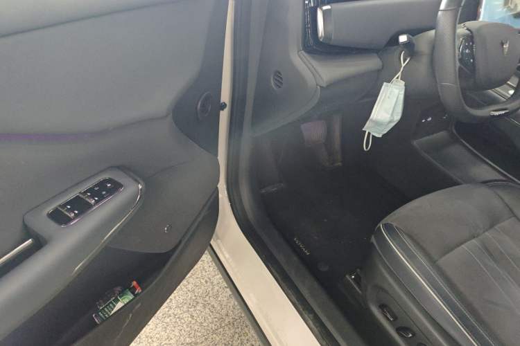 Used VOYAH COURAGE 2024 Long-Range Smart Edition Interior 3