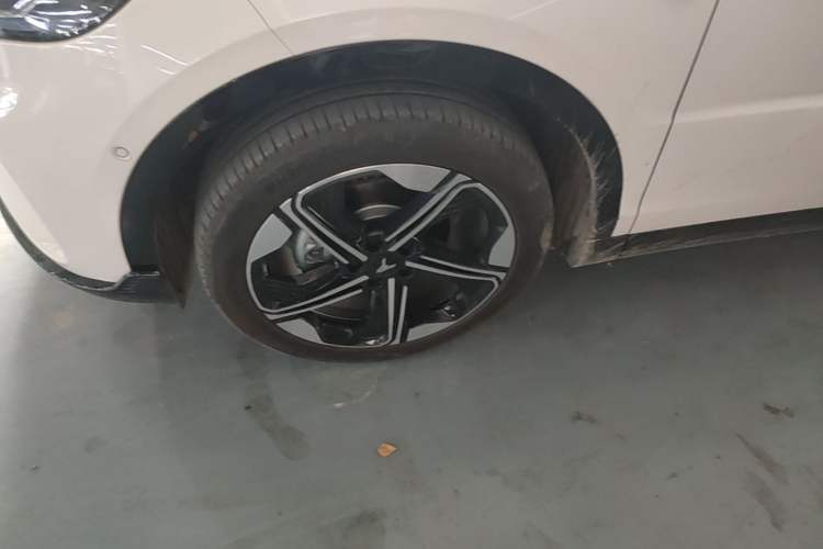 Used VOYAH COURAGE 2024 Long-Range Smart Edition Left Front Wheel Hub