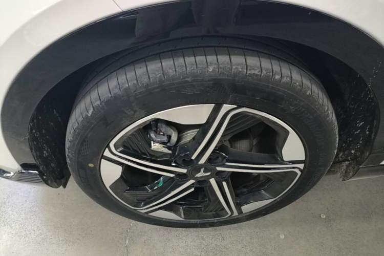 Used VOYAH COURAGE 2024 Long-Range Supercharge Edition Left Front Wheel Hub