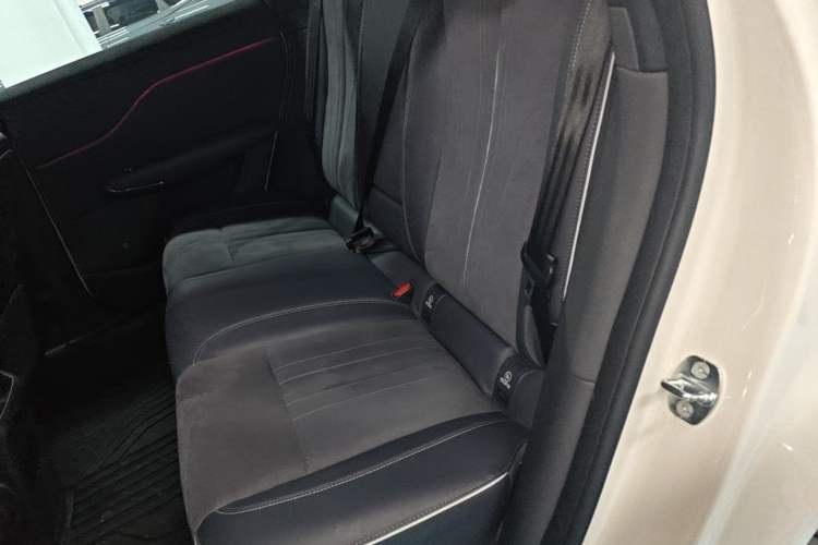 Used VOYAH COURAGE 2024 Ultra-Long Range Smart Enjoyment Version Left Rear Seat