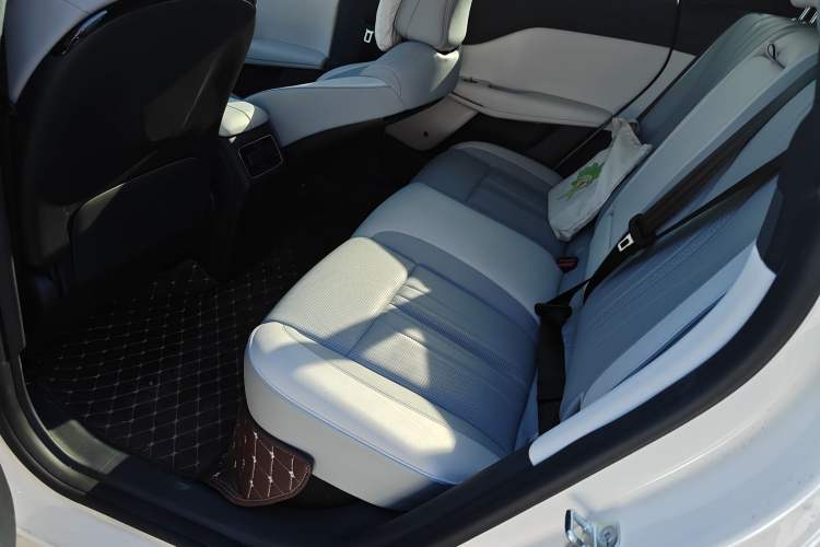 Used VOYAH COURAGE 2024 Long-Range Smart Edition Left Rear Seat