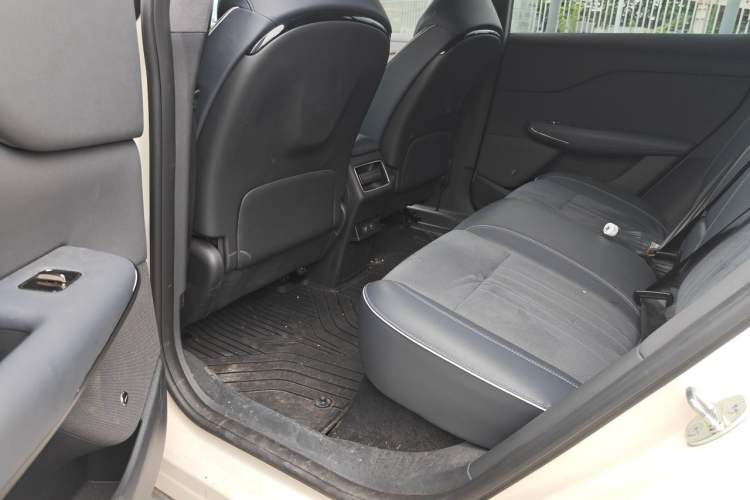 Used VOYAH COURAGE 2024 Ultra-Long Range Smart Enjoyment Version Left Rear Seat