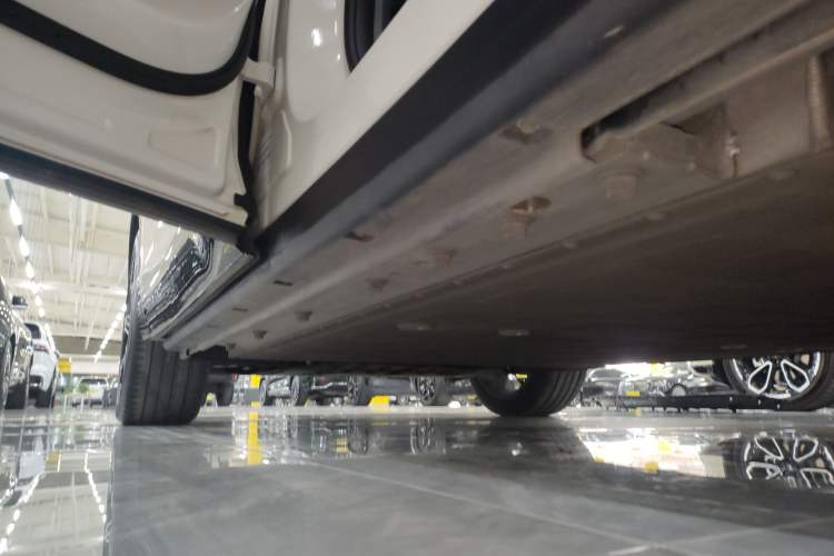 Used VOYAH COURAGE 2024 Long-Range Supercharge Edition Left Side Sill