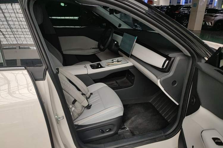 Used VOYAH COURAGE 2024 Long-Range Smart Edition Right Front Seat