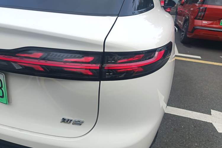 Used VOYAH COURAGE 2024 Long-Range Smart Edition Right Rear Taillight