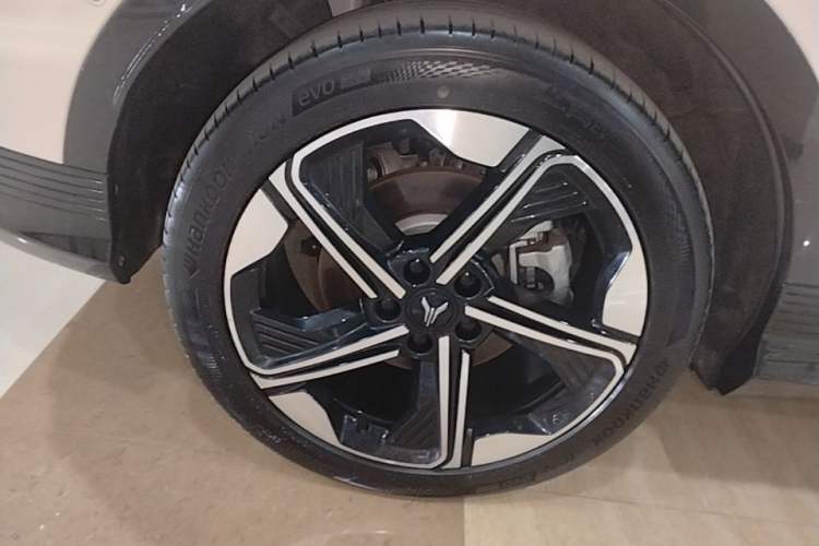 Used VOYAH COURAGE 2024 Long-Range Supercharge Edition Right Rear Wheel Hub