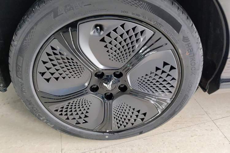 Used VOYAH COURAGE 2024 Long-Range Smart Edition Right Rear Wheel Hub