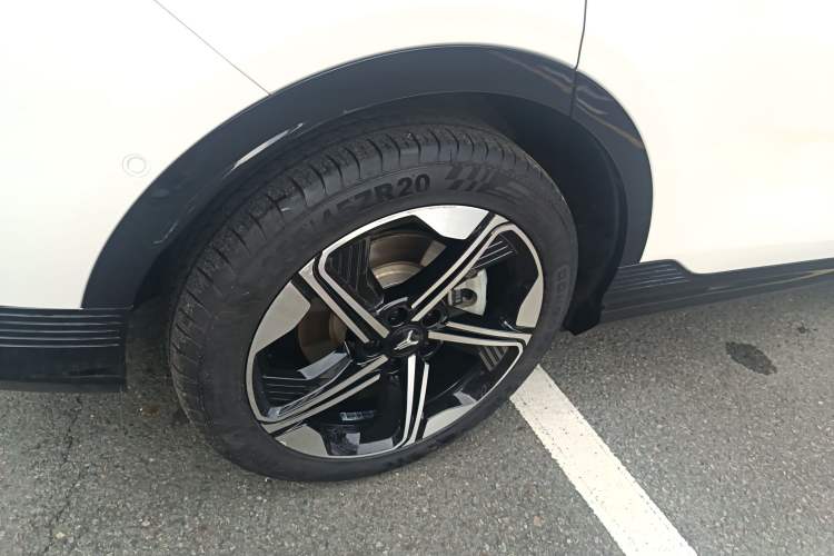 Used VOYAH COURAGE 2024 Long-Range Smart Edition Right Rear Wheel Hub