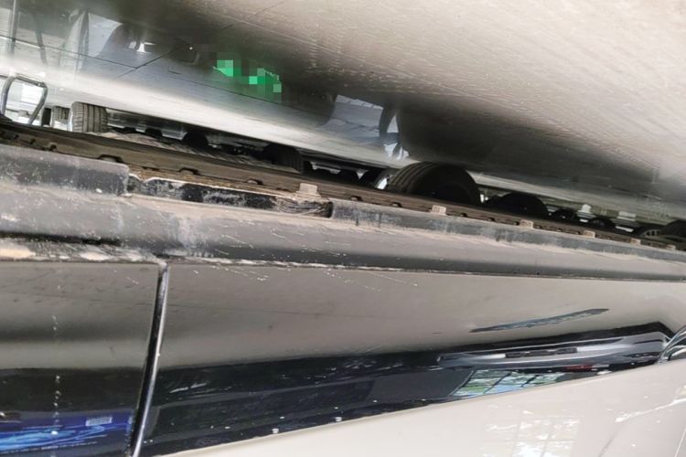 Used VOYAH COURAGE 2024 Long-Range Smart Edition Right Side Sill