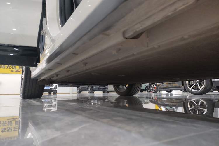 Used VOYAH COURAGE 2024 Long-Range Supercharge Edition Right Side Sill