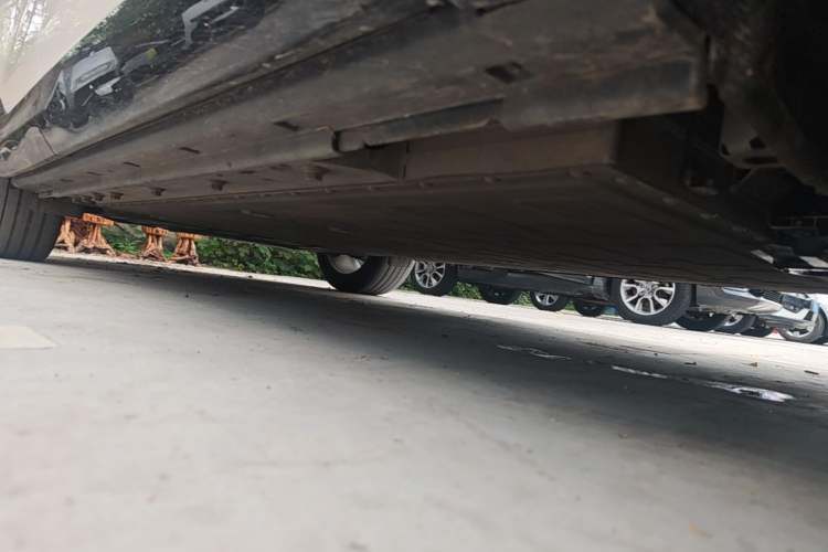 Used VOYAH COURAGE 2024 Long-Range Supercharge Edition Right Side Sill