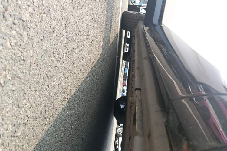 Used VOYAH COURAGE 2024 Long-Range Smart Edition Right Side Sill