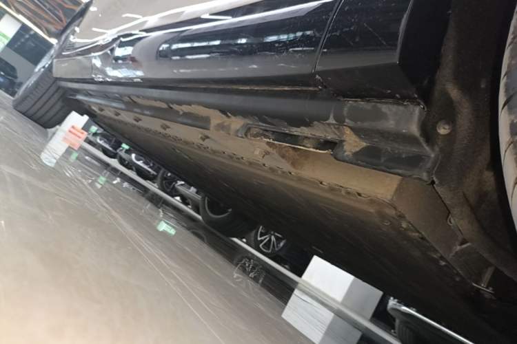 Used VOYAH COURAGE 2024 Long-Range Smart Edition Right Side Sill