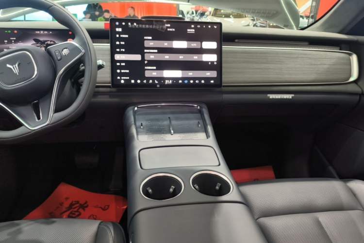 Used VOYAH COURAGE 2025 Model Four-Wheel-Drive Qiankun Edition Audio And AC Panel