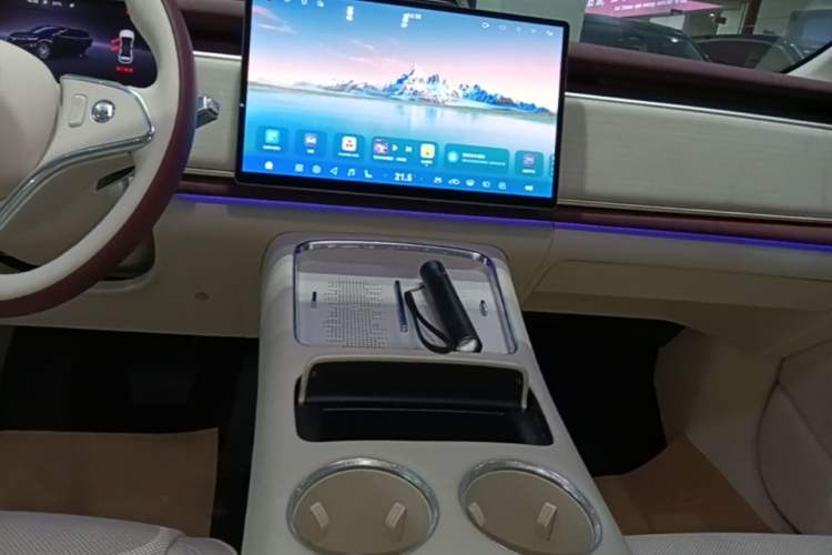 Used VOYAH COURAGE 2025 Model Four-Wheel-Drive Qiankun Edition Audio And AC Panel