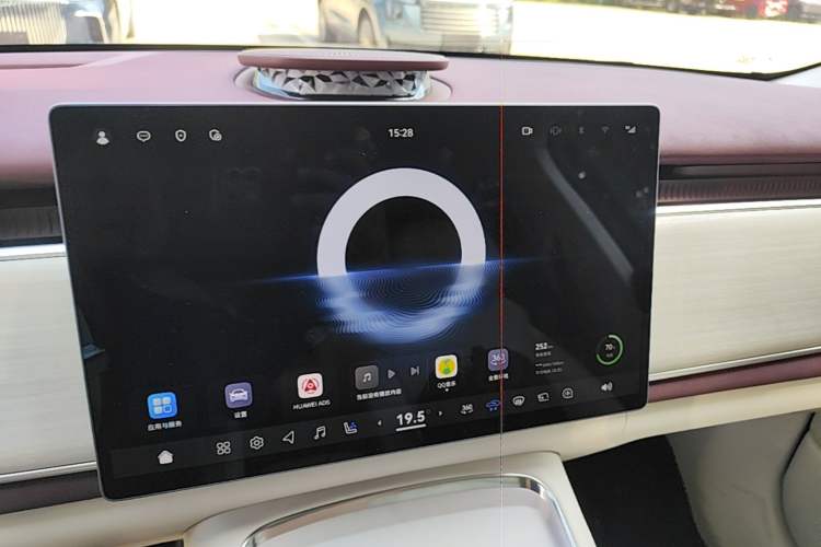 Used VOYAH COURAGE 2025 Model Four-Wheel-Drive Qiankun Edition Audio And AC Panel