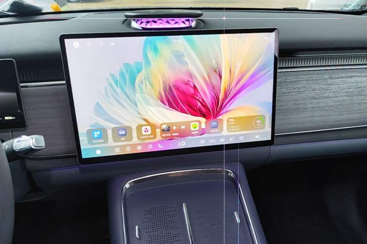 Used VOYAH COURAGE 2025 Model Four-Wheel-Drive Qiankun Edition Audio And AC Panel
