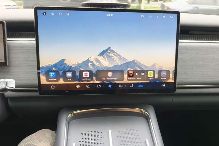 Used VOYAH COURAGE 2025 Model Four-Wheel-Drive Qiankun Edition Audio And AC Panel