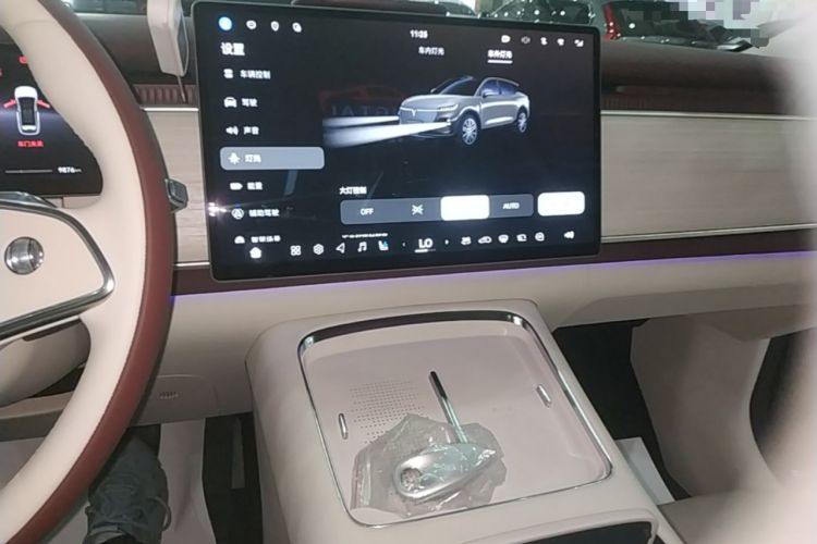 Used VOYAH COURAGE 2025 Model Four-Wheel-Drive Qiankun Edition Audio And AC Panel