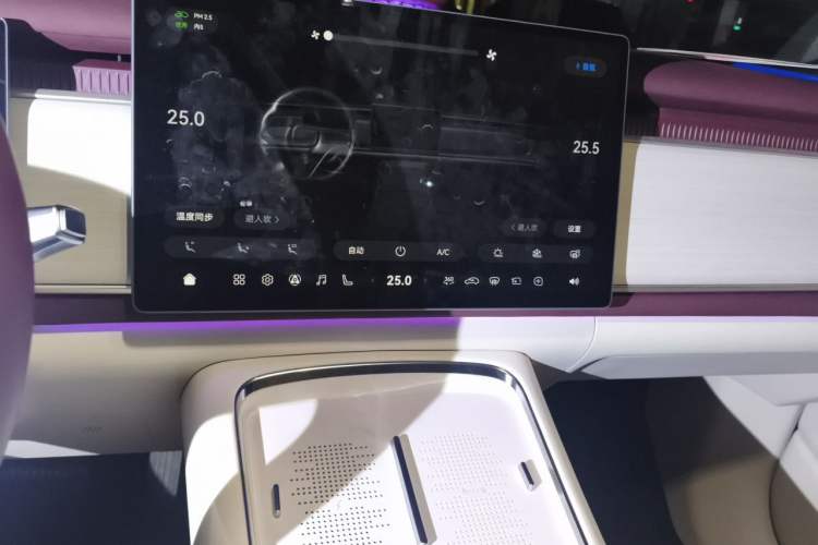 Used VOYAH COURAGE 2025 Model Four-Wheel-Drive Qiankun Edition Audio And AC Panel