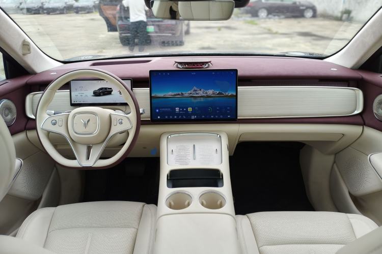 Used VOYAH COURAGE 2025 Model Four-Wheel-Drive Qiankun Edition Center Console