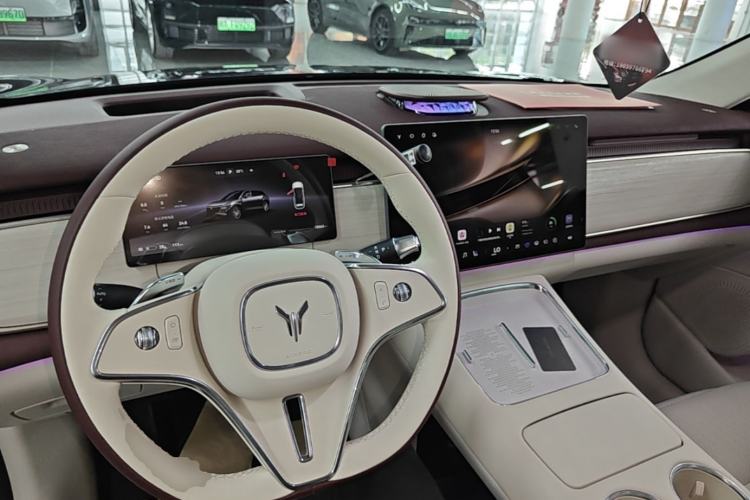 Used VOYAH COURAGE 2025 Model Four-Wheel-Drive Qiankun Edition Center Console