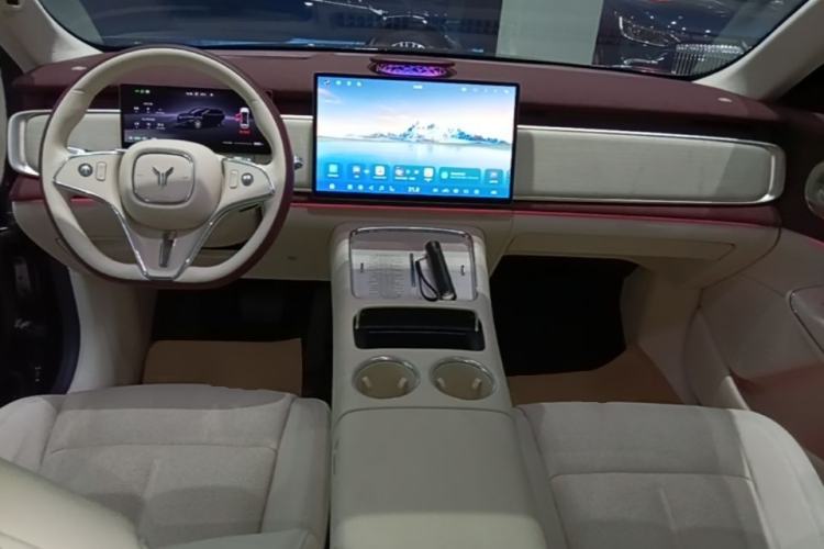 Used VOYAH COURAGE 2025 Model Four-Wheel-Drive Qiankun Edition Center Console