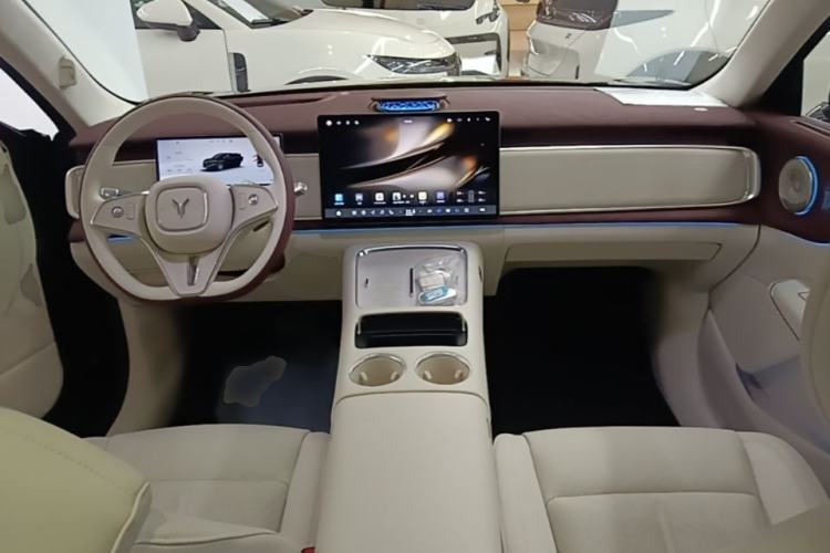 Used VOYAH COURAGE 2025 Model Four-Wheel-Drive Qiankun Edition Center Console