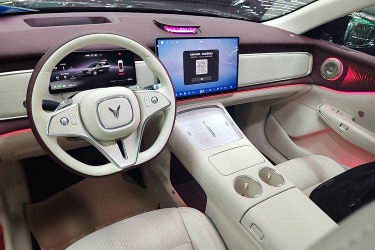 Used VOYAH COURAGE 2025 Model Four-Wheel-Drive Qiankun Edition Center Console