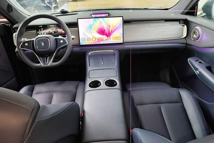 Used VOYAH COURAGE 2025 Model Four-Wheel-Drive Qiankun Edition Center Console