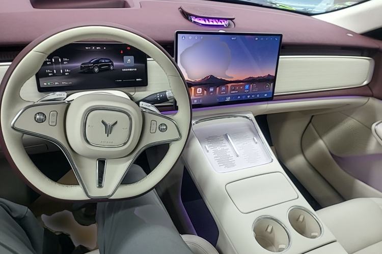 Used VOYAH COURAGE 2025 Model Four-Wheel-Drive Qiankun Edition Center Console