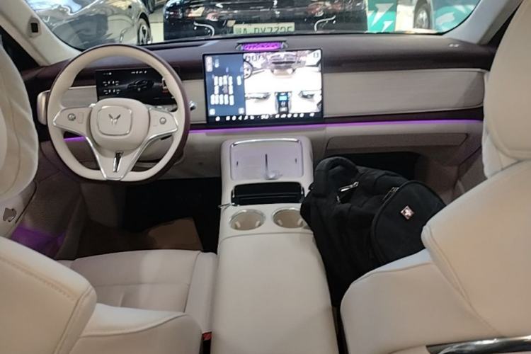 Used VOYAH COURAGE 2025 Model Four-Wheel-Drive Qiankun Edition Center Console