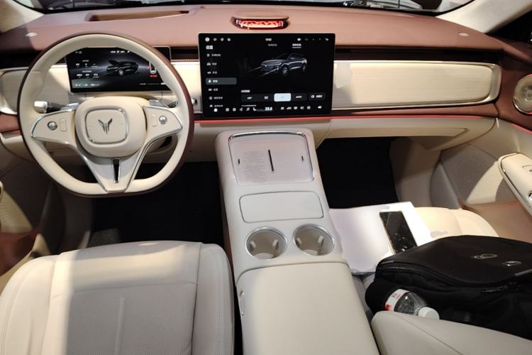 Used VOYAH COURAGE 2025 Model Four-Wheel-Drive Qiankun Edition Center Console