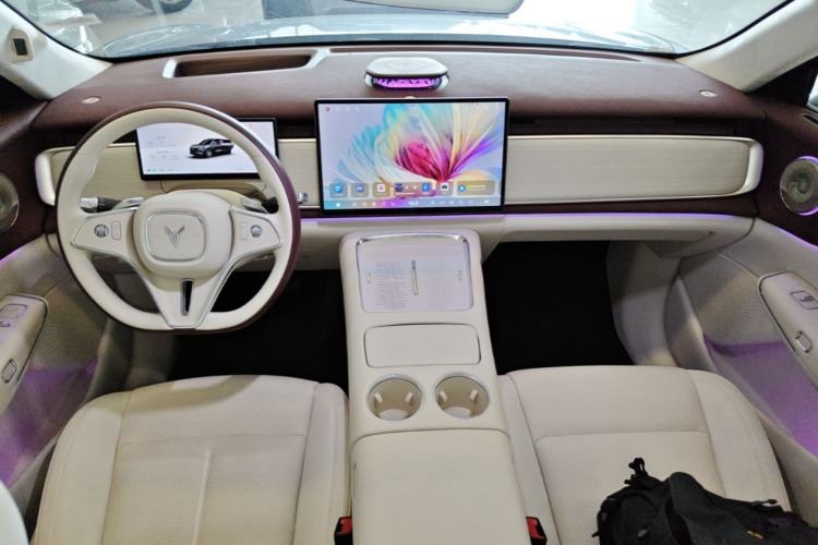 Used VOYAH COURAGE 2025 Model Four-Wheel-Drive Qiankun Edition Center Console