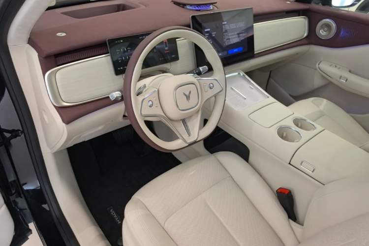 Used VOYAH COURAGE 2025 Model Four-Wheel-Drive Qiankun Edition Center Console
