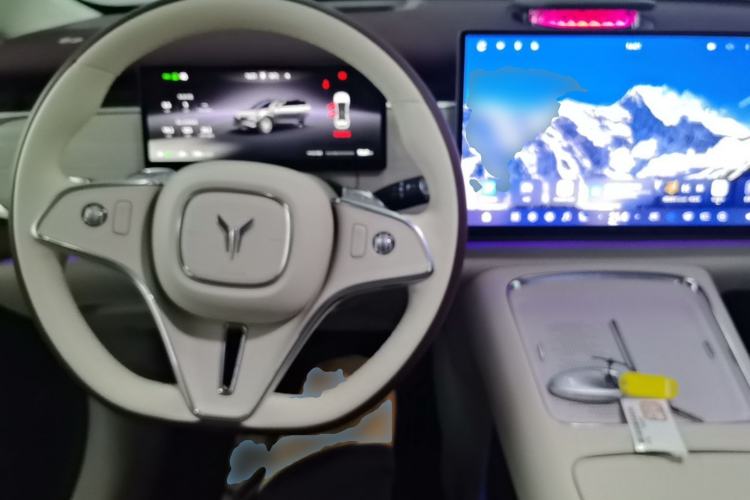 Used VOYAH COURAGE 2025 Model Four-Wheel-Drive Qiankun Edition Center Console