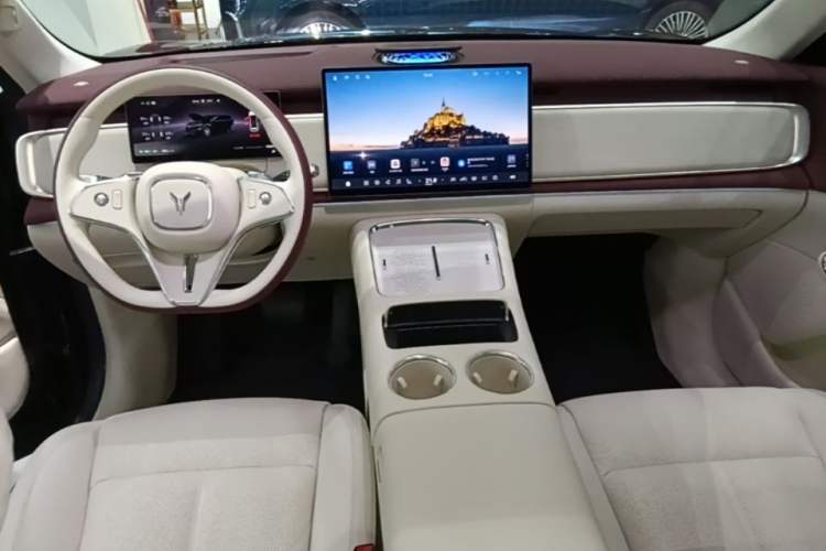 Used VOYAH COURAGE 2025 Model Four-Wheel-Drive Qiankun Edition Center Console
