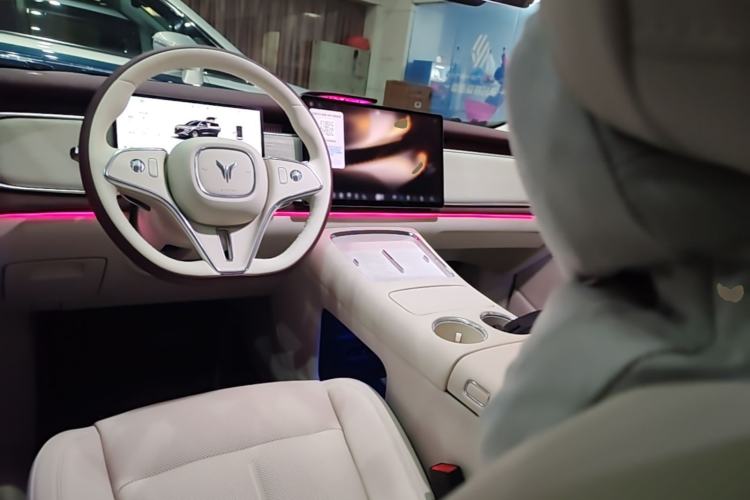 Used VOYAH COURAGE 2025 Model Four-Wheel-Drive Qiankun Edition Center Console